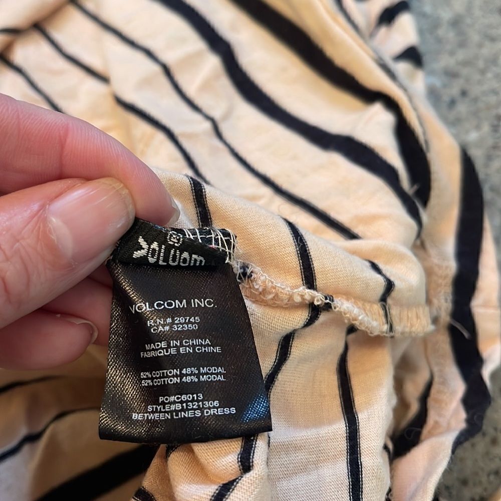 VOLCOM Strapless Mini Dress - Picture 3 of 10